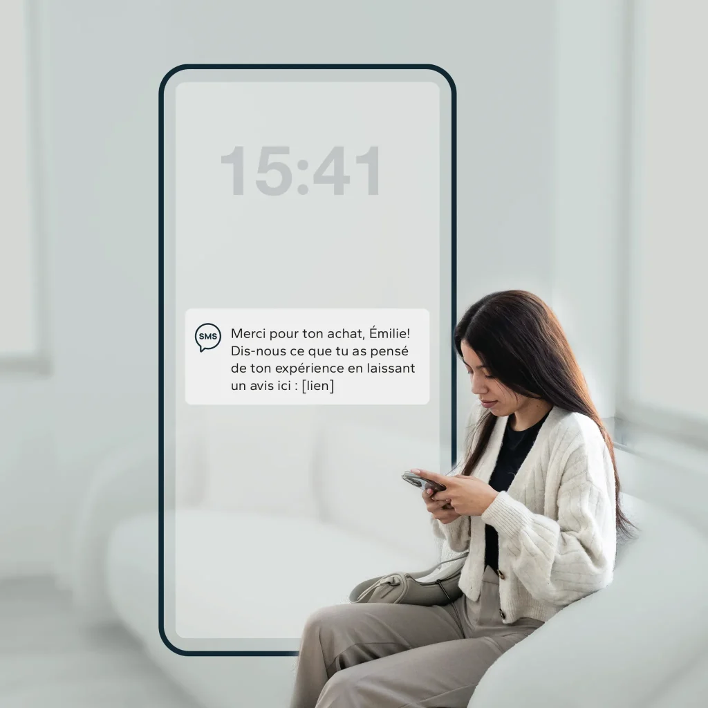 Femme sur son téléphone portable qui cherche un service